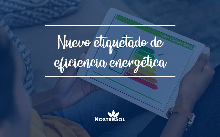 pareja comprobando la eficiencia energética de su hogar