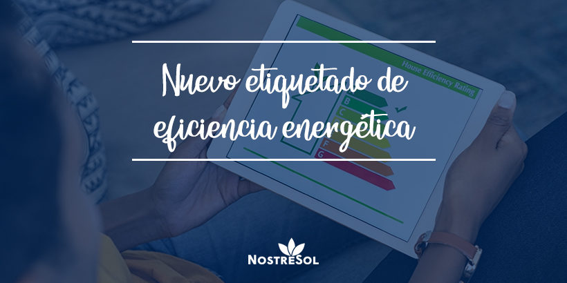 pareja comprobando la eficiencia energética de su hogar